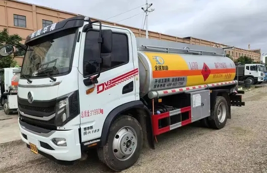 东风 8 吨二手油罐车，本地车，手续齐全，低价转手