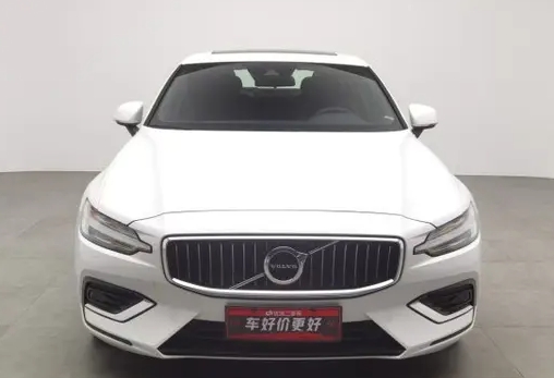 2022 款沃尔沃 S60 的 B4 智逸豪华版，拥有独特魅力的中型豪华轿车