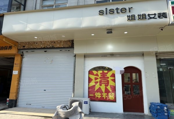 位于联纺路的服装店转让，店内精装修，位置极佳。此店铺可空转，适合多种行业经营