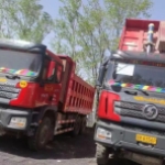 德龙 X3000 自卸车出自陕汽重卡，该车能够承载 70 吨的重量，其发动机具备 460 马力的动力