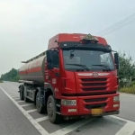 此为一辆位于山西临汾的解放油罐车，载重 20 吨，价格低廉