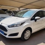 2013 款福特嘉年华三厢版，1.5L 排量手动挡的时尚型汽车