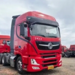 东风商用车的天龙旗舰 KX 牵引车，可牵引 38.67 吨货物，拥有 520 马力