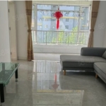 锦绣江南坐落于建设街旁，属于次新小区。这里有一套 3 室 2 厅的住宅，价格十分合适