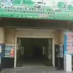 地理位置十分优越，周边有办公区、幼儿园、车站以及众多小区居民