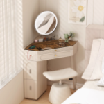 转角处的优雅，法式奶油小型三角化妆桌