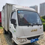 江淮康铃的康铃 K 型载货车，货箱长度 3.6 米，马力为 120 匹