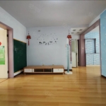 位于渚河路、临近 27 中的大二居，带有小房，处于中间楼层