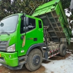 福田瑞沃旗下的大金刚 ES5 自卸车，可载重 5.705 吨，具备 160 马力