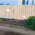 场地已平整完毕，非常适合用作停车场、仓库之类的用途