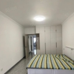 在卓冠美景城，有一套 2 室 2 厅 1 卫的电梯房，装修精致，南北通透