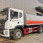 洒水车，有 15 方和 22 方的，手续齐全，负责上户