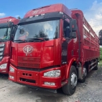 一汽解放的解放 J6P 载货车，车厢长 9.6 米，马力为 280 匹