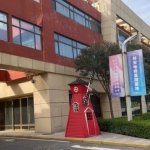 独栋别墅坐落其中，园区环境宜人优美，停车轻松方便