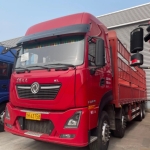 东风商用车的东风天龙 KL 载货车，拥有 465 马力的强劲动力，货箱长度达到 9.6 米，具备强大的运输能力和较大的载货空间，是物流运输的得力工具