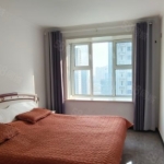 位于万象汇附近的军师府邸有两居室出租，可拎包入住。无物业费，停车方便。短租可另议