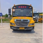 中通汽车现出售二手小学生校车，有 41 座和 46 座可选