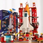 航天飞机积木玩具点燃男孩的太空梦想