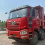 拥有 460 马力强劲动力的一汽解放 J6P 自卸车，载重可达 16.04 吨