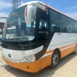 宇通品牌的 33 座旅游团体客车，为非营业用车，达到国四标准