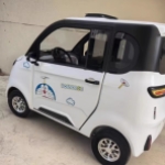 新能源电动四轮车，适合家用，为女士及成年人设计的小型车型