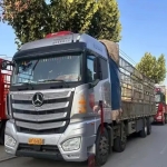 福田欧曼旗下的欧曼 EST 9.6 米载货车，具备 520 马力的强大功率