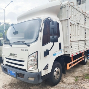 江铃汽车旗下的凯运强劲版载货车，车厢长度为 4.1 米，拥有 129 马力