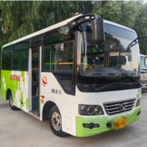 少林 19 座中型客车，A2、B1 驾照持有者能驾驶，配备空调