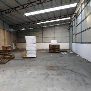 出租东辛庄村小学门口临大街仓库