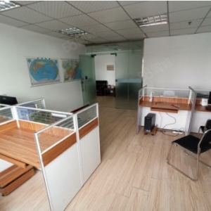 德源大厦内带家具、带空调，实现拎包办公