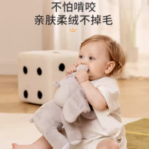 可爱的毛绒大象 宝宝睡眠的贴心守护者