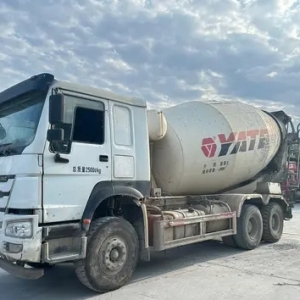 搅拌运输车，豪沃亚特品牌，14 能拉 16 方