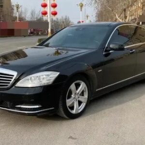 奔驰 S 级在 2012 款的 S 300 L 尊贵型 Grand Edition