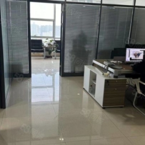 华浩天际 B 座二十层，面积在 260 平到 620 平之间