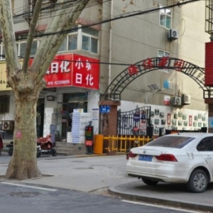 常青巷小门市正在出售，售价 60 万，负责包过户