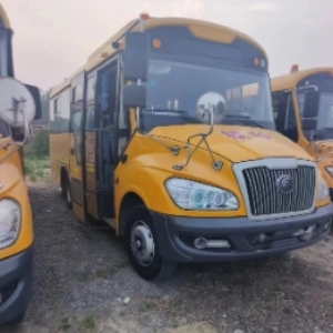 出售宇通 ZK6128HQB5Y 二手校车，有 19 座、56 座可选