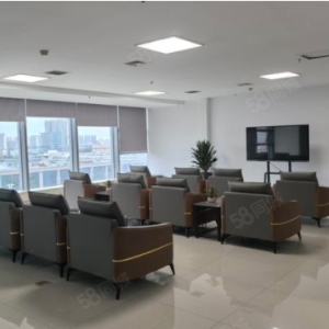 新出金融大厦，面积 550 平，有 7 个办公室和一个超大厅，落地窗采光好，配备中央空调