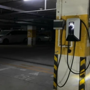 金世纪花园电梯口位置，可进行充电桩的安装