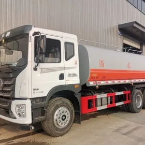 洒水车，有 15 方和 22 方的，手续齐全，负责上户