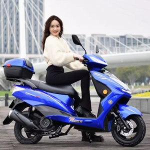 国四电喷的尚领迅鹰超级鹰 125 踏板摩托车，燃油车，省油，男女整车可上牌