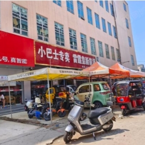 位于国风北门，包更名，每月租金 5100 元，为单一层