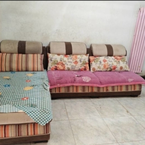 民政局家属院，位于人和及天鸿广场附近，低楼层两室，可拎包入住