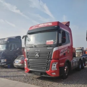 三一集团生产的三一重卡牵引车，有着 40 吨的牵引总质量以及 500 马力的动力