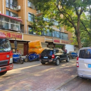 位于水源北路天水小区北门的门市正在出售，包过户，属于单一层