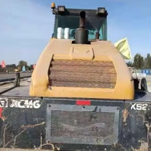 九成新的徐工震动压路机，低价出售中