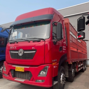 东风商用车的东风天龙 KL 载货车，拥有 465 马力的强劲动力，货箱长度达到 9.6 米，具备强大的运输能力和较大的载货空间，是物流运输的得力工具