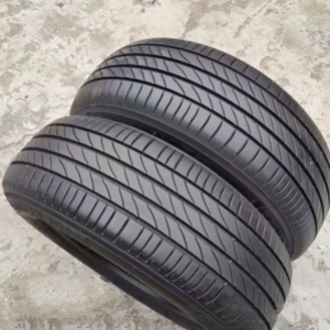 米其林汽车轮胎，拥有 215、225、235、245、255 等多种规格，扁平比有 45、50、55、60，尺寸涵盖 R17、R18、R19、R21