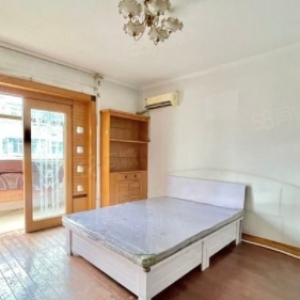 光明园有特价次卧出租，位于光明大街。临近棉一和万达。非中介房源，可月付