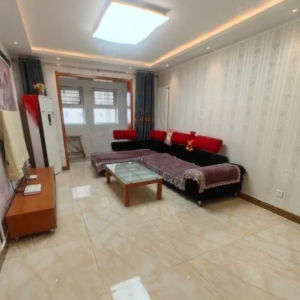 位于康德附近的一套大两居，地处和平路，楼层适中