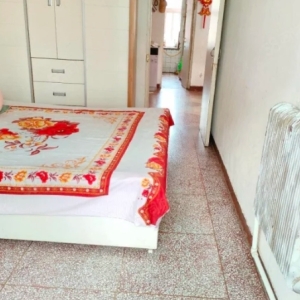 惊喜来袭！优质好房，三层品质三居室。随时看房有钥匙，三中片区，老证且满五唯一